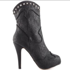 Iron Fist Tigre & Bunny Cowboy Bootie, Black, US 7